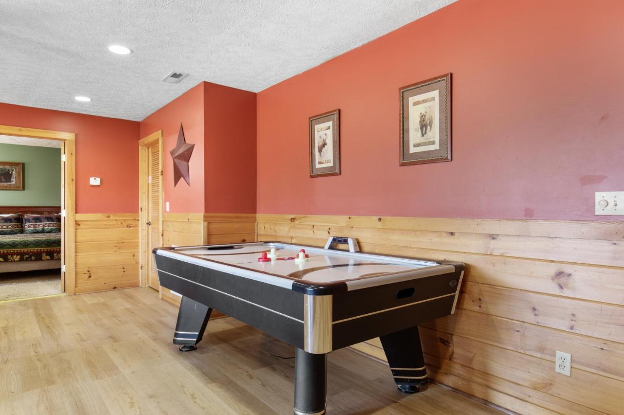 Above The Clouds, 4 Bedrooms, Pool Access, Private, Gaming, Sleeps 16 Gatlinburg Luaran gambar